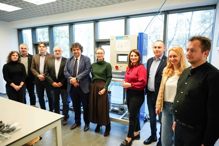 De la teorie la practică: o investiție de 50.000 de euro aduce procesele reale mai aproape de studenții UPT