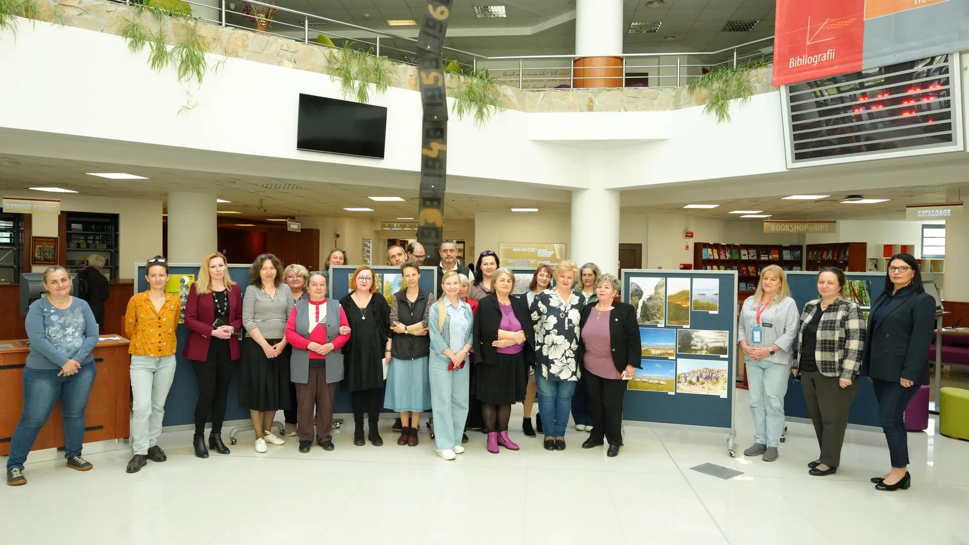 „Grafia unei emoții”: Bibliotecarii Universității Politehnica Timișoara au celebrat 23 aprilie prin artă fotografică