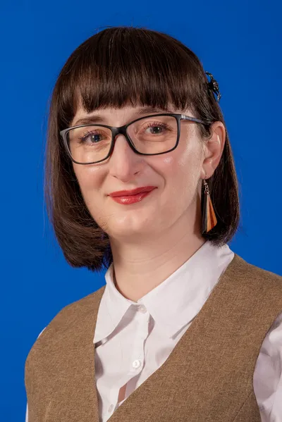 Alexandra-Iulia Szedlak-Stinean