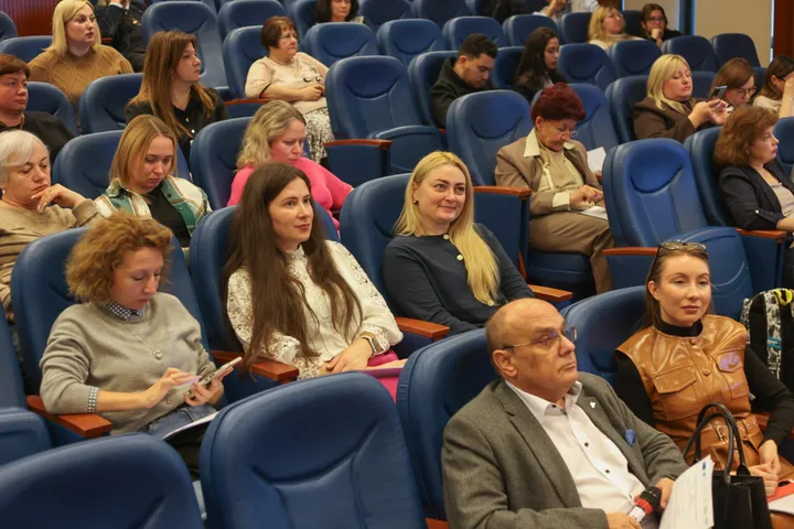 Peste 800 de participanți la a X-a ediție a workshop-ului internațional Competențe Digitale 2025 al UPT, dedicat rezilienței digitale