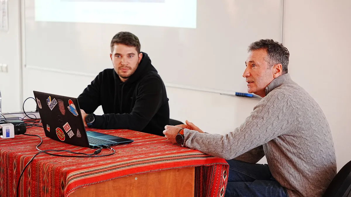 „Geodezia înălțimilor, între cote și creste alpine” – întâlnire inspirațională cu Dan Robescu, senior și junior, la Facultatea de Construcții a UPT