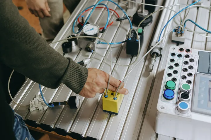 Studii de licență în sistem dual