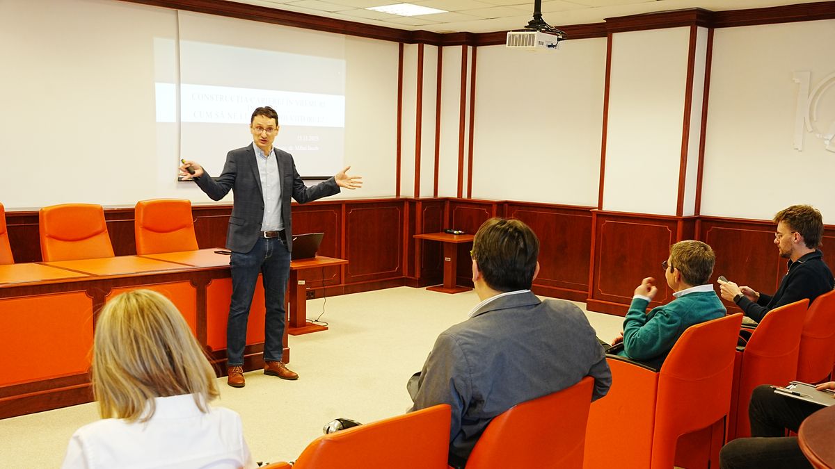 Studii postuniversitare și de formare continuă