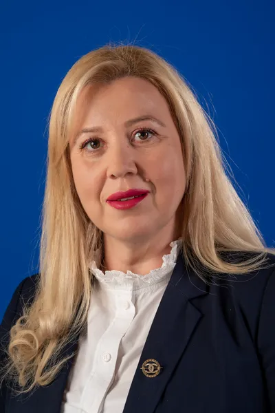 Larisa-Victoria Ivașcu