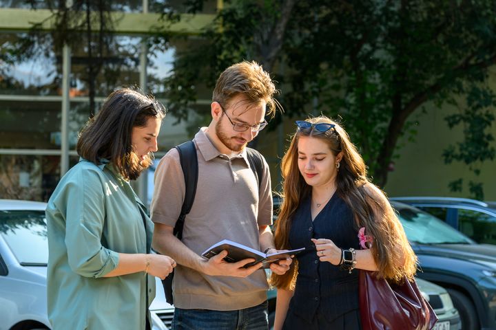 Regulamente și proceduri
